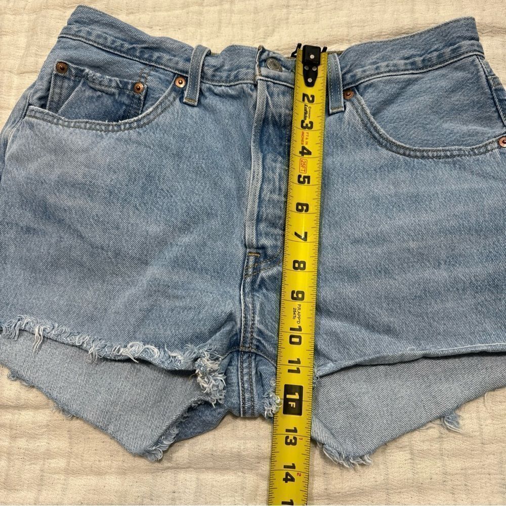 Levis 501 Womens Denim Shorts Light Blue Button Fly Cut Off Size 31 - Picture 5 of 11